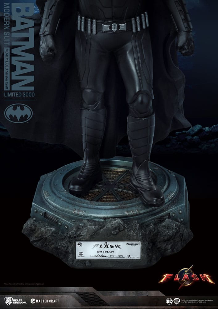 Batman Master Craft Statue Batman Modern Suit 42 cm 4711385243499