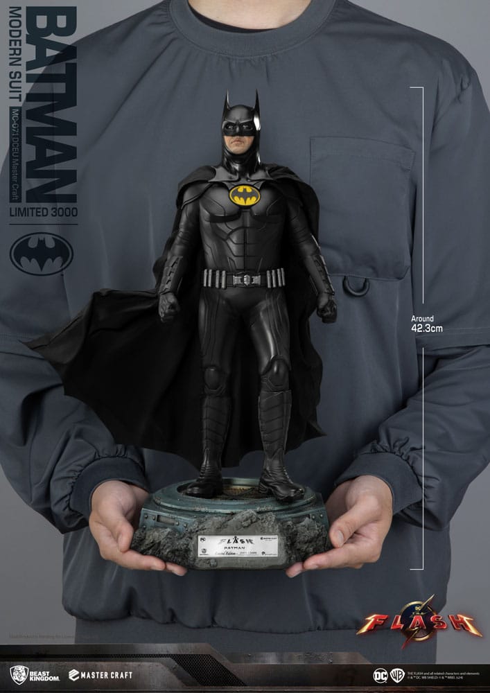 Batman Master Craft Statue Batman Modern Suit 42 cm 4711385243499