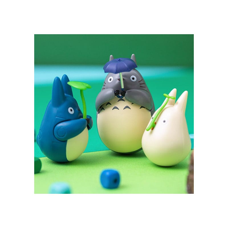 My Neighbor Totoro Round Bottomed Figurine Small Totoro with leaf 5 cm 4970381496630