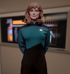 Star Trek: The Next Generation Action Figure 1/6 Dr. Beverly Crusher (Essential Edition) 27 cm 0656382924627