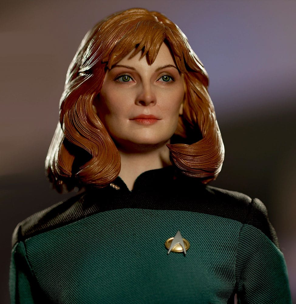 Star Trek: The Next Generation Action Figure 1/6 Dr. Beverly Crusher (Essential Edition) 27 cm 0656382924627