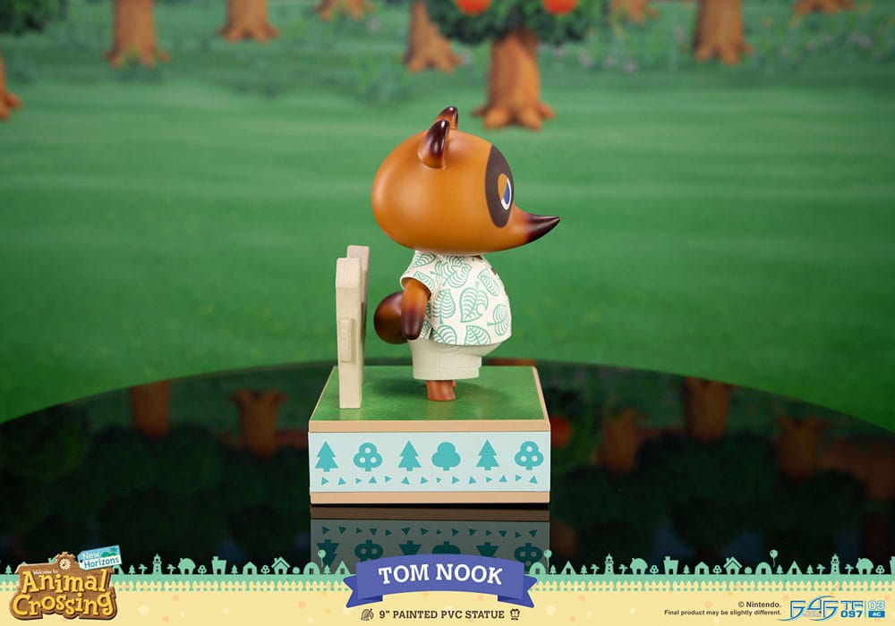 Animal Crossing: New Horizons PVC Statue Tom Nook 22 cm 5060316626573