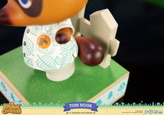 Animal Crossing: New Horizons PVC Statue Tom Nook 22 cm 5060316626573