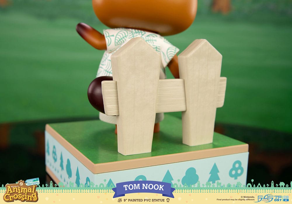 Animal Crossing: New Horizons PVC Statue Tom Nook 22 cm 5060316626573