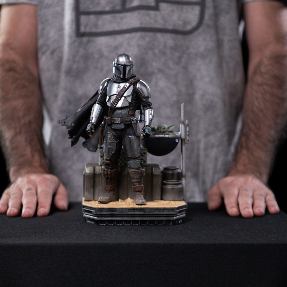 Star Wars The Mandalorian Scale Statue 1/10 Din Djarin and Din Grogu 21 cm 0618231954704