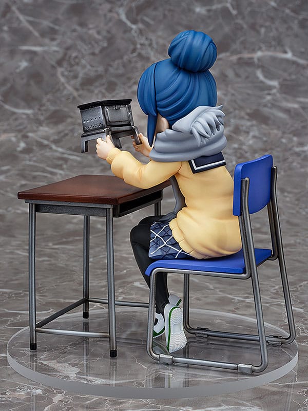 Laid-Back Camp PVC Statue 1/7 Rin Shima: Look What I Bought Ver. 14 cm 4532640821005