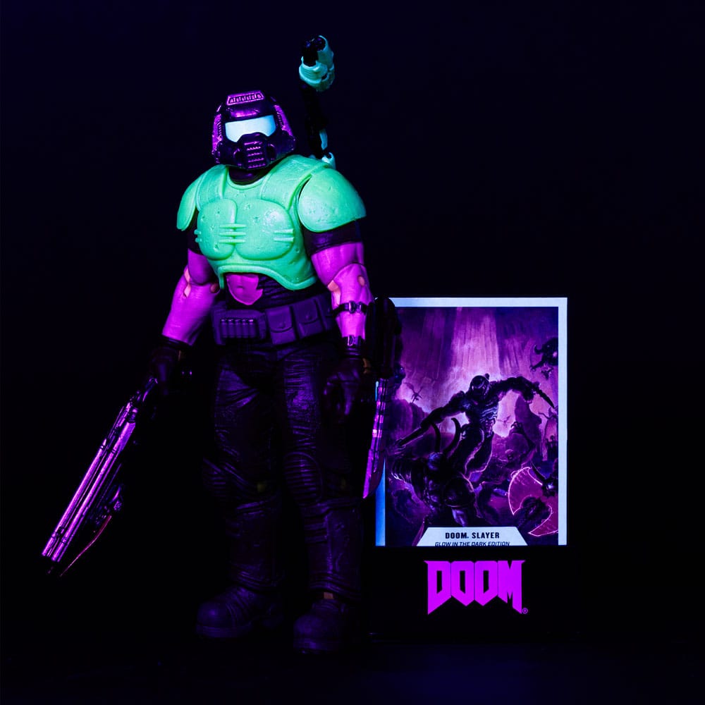 Doom Eternal Action Figure Doom Slayer Classic (Glow In The Dark Edition) Gold Label 18 cm 0787926111484