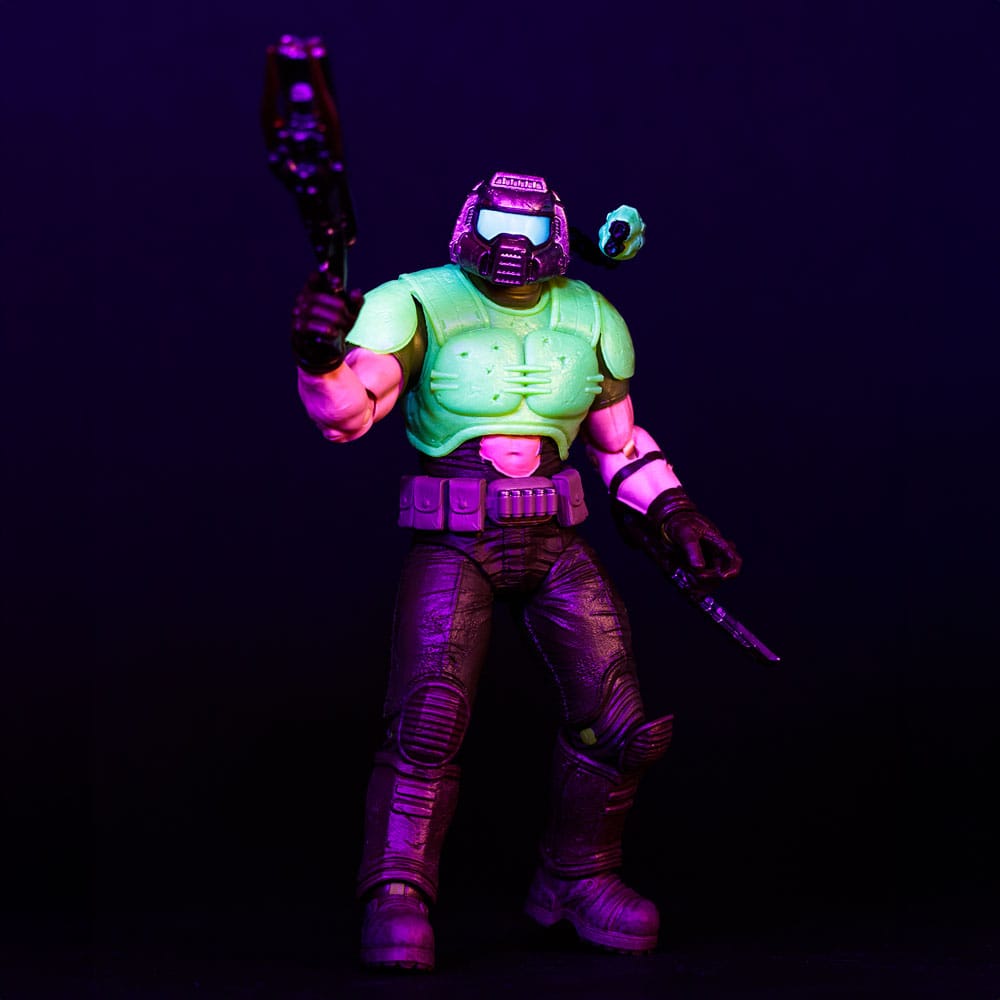 Doom Eternal Action Figure Doom Slayer Classic (Glow In The Dark Edition) Gold Label 18 cm 0787926111484