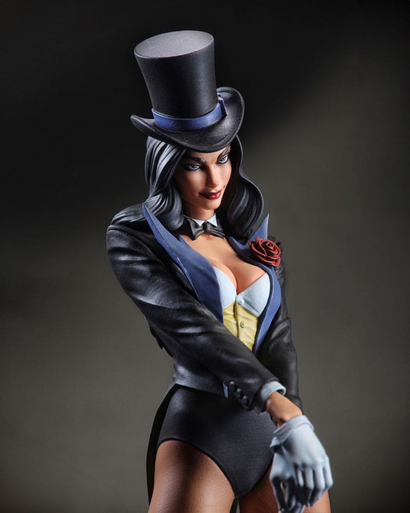 DC Direct DC Cover Girls  Statue Zatanna by J. Scott Campbell 23 cm 0787926302226