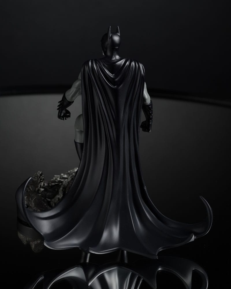 DC Direct Statue 1/10 Batman by Bjorn Barends (Black White) 18 cm 0787926302264