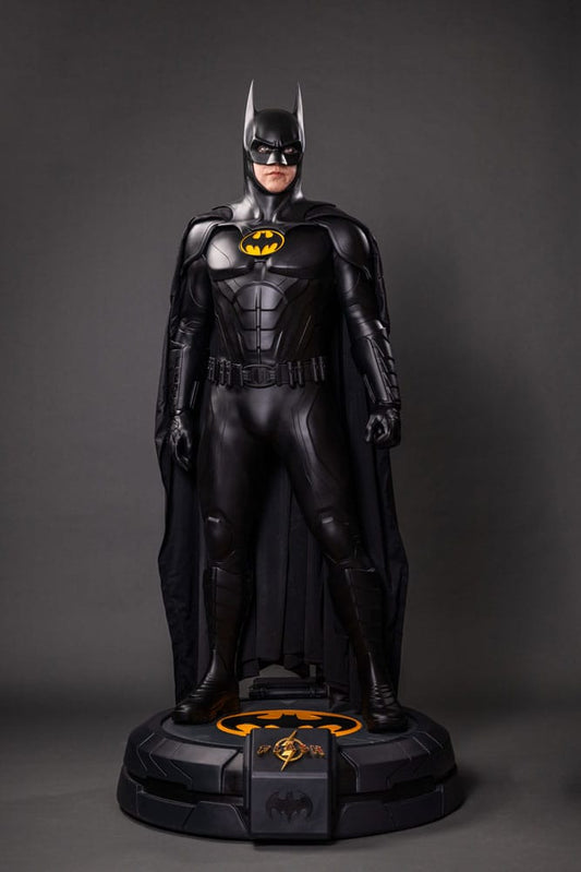 The Flash Life-Size Statue Batman Keaton 2 211 cm 0096224883550