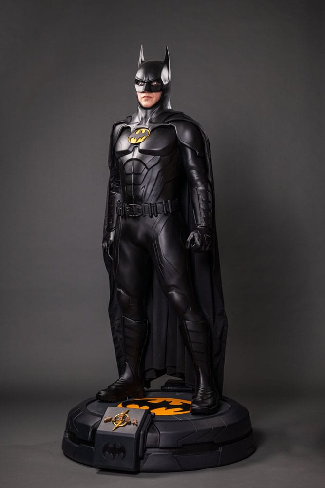 The Flash Life-Size Statue Batman Keaton 2 211 cm 0096224883550