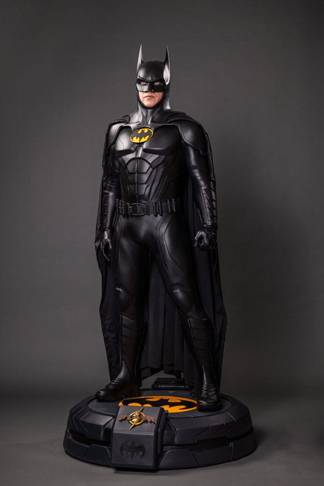 The Flash Life-Size Statue Batman Keaton 2 211 cm 0096224883550