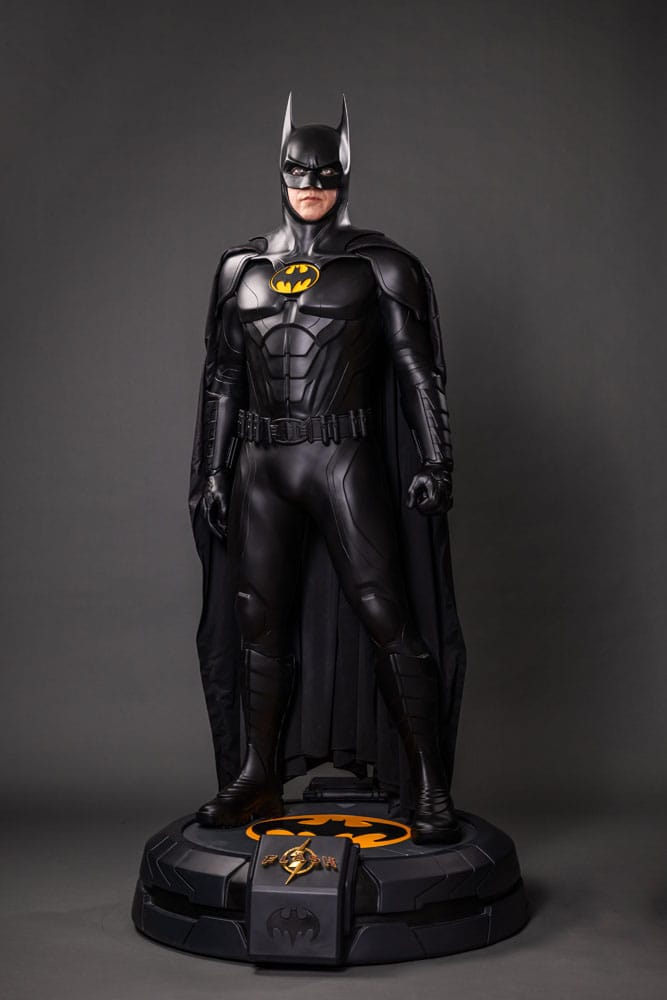 The Flash Life-Size Statue Batman Keaton 2 211 cm 0096224883550