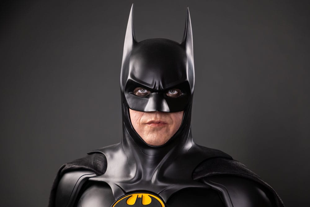 The Flash Life-Size Statue Batman Keaton 2 211 cm 0096224883550