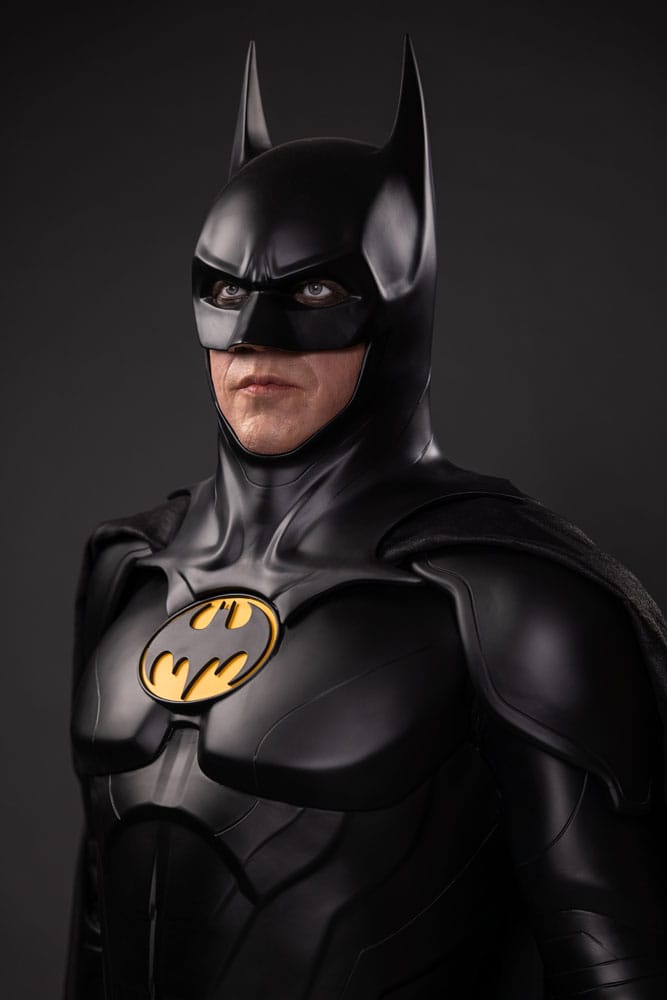 The Flash Life-Size Statue Batman Keaton 2 211 cm 0096224883550