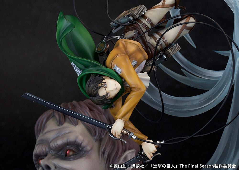 Attack on Titan PVC Statue 1/7 Levi vs Beast Titan Ver. 28 cm 4582666820667