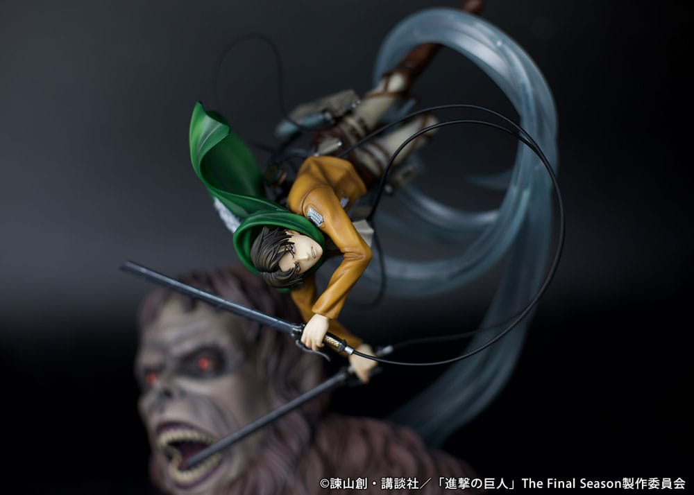 Attack on Titan PVC Statue 1/7 Levi vs Beast Titan Ver. 28 cm 4582666820667