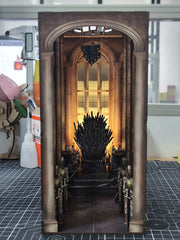 House of the Dragon Tiny Adventures Book Nook Mini Diorama Iron Throne 23 cm 4009803005317