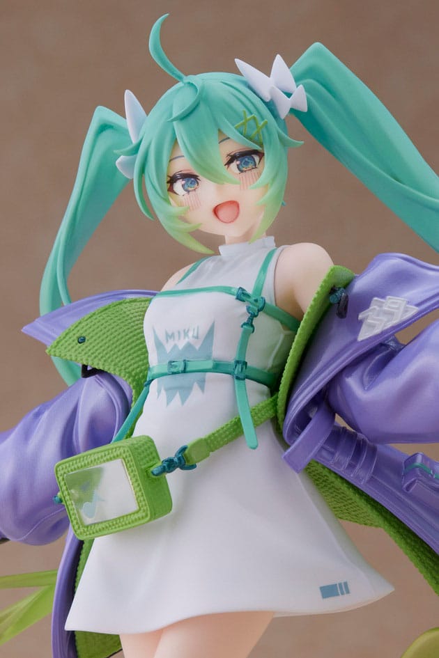 Hatsune Miku PVC Statue Fashion Figure Sporty 0840342400829