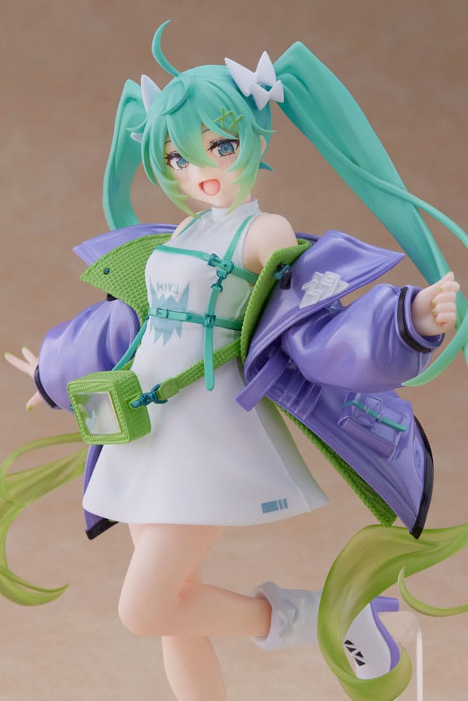 Hatsune Miku PVC Statue Fashion Figure Sporty 0840342400829