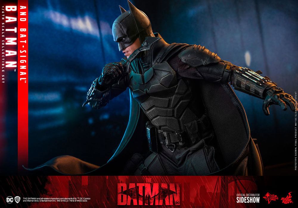 Funko Pop! Movie Moment: Batman 80th - Batman with Light Up Bat Signal